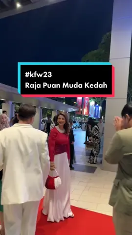 Replying to @mr_felixx5  kehadiran Raja Puan Muda Kedah di Kedah Fashion Week, Aman Central. #fyp #fypシ゚viral #fypage #fashiontiktok #kedahfashionweek2023 #kfw23 #kedah 
