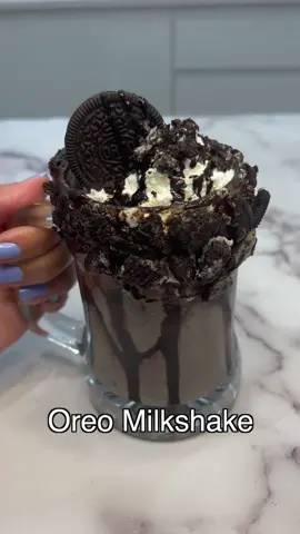 Oreo Milkshake 🥤 المكونات: ٤ حبات اوريو ١/٢ كوب حليب (بارد) ٣ بول ايس كريم (فانيليا) Iingredients:  4 oreo cookies  1/2 cup milk (cold)  3 scoops vanilla ice cream #EasyRecipe #summerdrinks #milkshake #oreo #oreomilkshake #yummy #اوريو #ميلكشيك #اوريو_ميلك_شيك #مشروبات #مشروبات_الشتاء #مشروبات_صيفية #milkshakerecipe #milkshakerecipes 