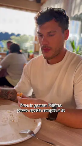 E stava palesemente scoppiando! 🥲 #pizza #theboniquez #videodaridere #risate 