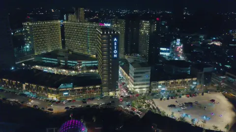 Nagoya kalau malam kek gini nih. #xyz #fyp #xyzbca #batam #batamtiktok #batamhits #batampunyacerita #batamisland #drone #fypシ 