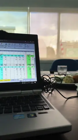 Itu yg sedang ngebor tolong suaranya dikondisikan 😂 #officelife #meeting