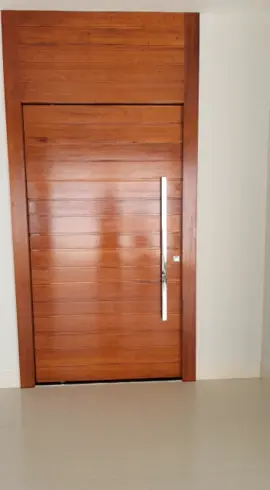 #MARCENARIA_MATOS# #PORTA#PIVOTANTE# Uma porta Pivotante 100% de madeira maciça Sucupira é uma escolha de alto padrão e sofisticação para a entrada da sua residência,tornando-a mais linda e elegante.#MARCENARIA_MATOS #Porta#de#madeira#