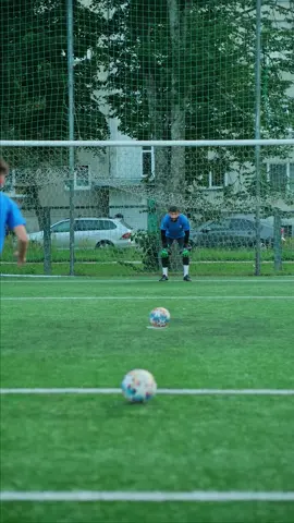 Spin 10 times and try to score 😝🤟⚽🥅 #challenge #soccerfun #footballfunny #footballteam #funnymoments #fkdinamoriga  #latvianfootball #latvijasfutbols #futbols 