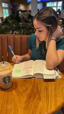 MAÑANAAAAA 💚 estoy muy emocionada por compartirlo con ustedes en lo que vengo trabajando varios años. #oraciondeldia #devocional #frasecristiana #versiculoseldia #estudiobiblico #contenidocristiano #journal #frasedeldia 