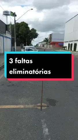ele esqueceu de ligar a seta pra direita pra chegar na baliza,perde 3 pontos!#autoescola #baliza 