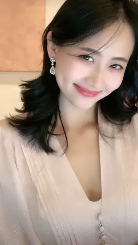 #beautiful #asmrmukbang #chinagirls #fypシtiktoktrending #longbeautifulhair #fypシ゚viraltiktok #fypシ゚viralvideo #koreanbeauty #prettytiktokgirls #toktitiktok 