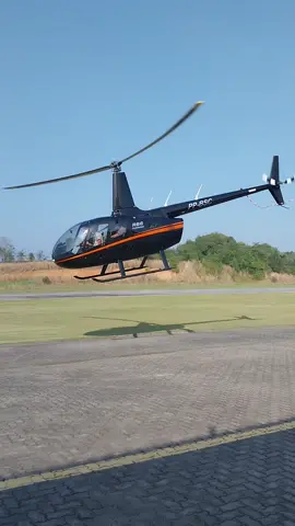 R66 Turbine - Acionamento e decolagem.  O Robinson R66 é um helicóptero leve utilitário e de treinamento para uso civil e militar, desenvolvido e produzido pela Robinson Helicopter Company. #helicopter #helicoptero #aviation #aviationlovers #takeoff 
