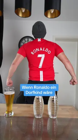 Dorfkind Schmitty denkt auch er wäre Ronaldo 😂 #nikolaj #dorfkind #schmitty #ronaldo #wasser #bier