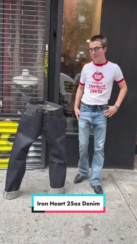 @mark🤠 shows us how the Iron Heart 25oz 633s jeans can stand up on their own #fashiontok #denimtok #jawnzenthusiasts #25ozdenim #ironheart #selfedge 