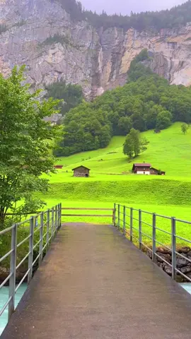 📍Lauterbrunnen🇨🇭#swissroads #switzerland #switzerlandnature #roadtrip #lauterbrunnen #berneroberland #verliebtindieschweiz #swissbeautiful #sisiswiss 