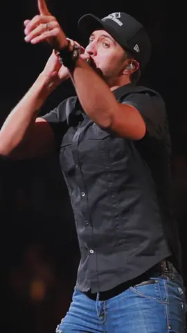 “She was like, OMG this is my song!” Luke’s 4th single off the #CrashMyParty album “Play It Again” held its #1 spot for 4 weeks and is Luke’s most-streamed song to date. Play it again and again and again today.