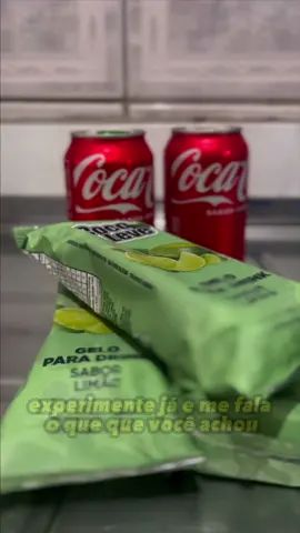 Você é desses que tomam Coca Cola com gelo e limão? Te apresento agora um item que não pode faltar na sua casa: gelo de limão da Coco Leve! Muito mais prático e super saboroso. 😋💚
