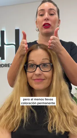 Por fin, el otro día le toco a Lucia✨ Me hacía mucha ilusión poder hacer su cambio ya que desde el primer día ella estaba super ilusionada y nerviosa por ver si pasaría la mecha test y el resultado no podía ser otro que un super rubio!! 🤍 Para mi siempre es especial conocer en persona a todas esas personas que nos siguen, valoran tanto nuestro trabajo y nos muestran tanto cariño por redes!! 🫶🏼  #balayage #blondebalayage #balayagerubio #pelorubio #mechas #mechasrubias #rubia #cambiodelook 