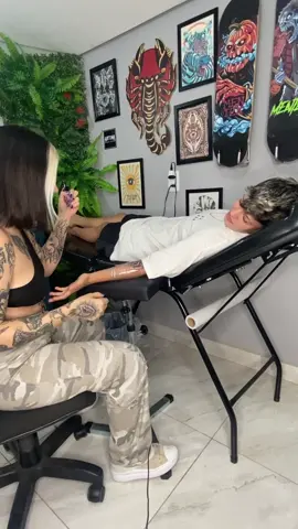 Momentos constragedores 😶  #fyp #pravoce #foryou #fy #tatuadora #tattoo #ink #cliente #tatuagem 