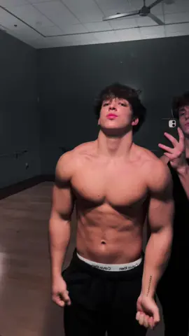 Average for an 05? #fyp #gym #lifting #2005 