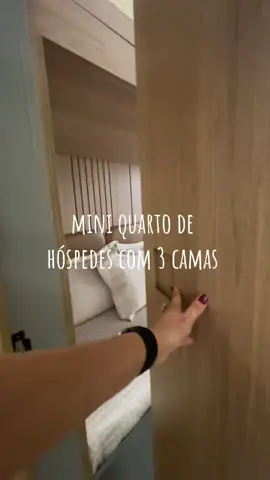 • quem disse que em  espaço pequeno não  dá pra fazer nada?  Um bom planejamento  resolve tudo! AME SUA CASA 🤍 . . . #quartopequeno #quarto #quartodehospedes #quartopequenodecorado #quartopequenoplanejado #beliche #treliche #contrateumarquiteto 