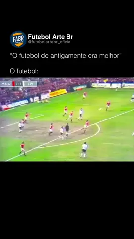 O time todo correndo para o ataque é a melhor coisa desse video 😂 #futebolbrasileiro #futeboleuropeu #futebolantigo #antigo #manchesterunited #united #campo #PremierLeague 
