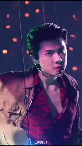 this 24/7 fancam of sehun looking directly at the camera... #sehun #exo #세훈 #엑소 © oohbaby_boy