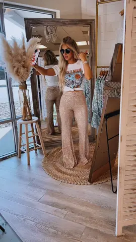 Theyre back! #sequinflares #nashvilleoutfit #concertoutfit 