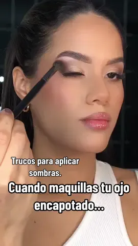 😫 ¡Cuando maquillas tus ojos! ¿Parece que  saliste del  ring de boxeo 🥊 ? 😅¡Entonces, quedate! Aca te enseño nuevos trucos para aplicar tus sombras 🩷 @tarte cosmetics @JessupBeauty @BEAUTY BAY @Natasha Denona @Kara Beauty #parpadocaido #parpadoencapotado #sombradeojos #hoodeyes #eyeshadowhacks #sombrasperfectas 