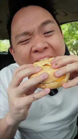 Trying this bagel hacks in fyp from family mart! Really GOOD or Not? #familymartmalaysia #familymartbagel #foodreview #hungrysam #MYFoodie 