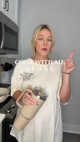 Spend a peaceful night cooking with me, myself and i!!! 🤪 no baby, no husband! #nightalone #nightroutine #cookwithme #fyp #foryoupage #momlife #sahm 