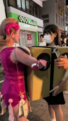 情報が多すぎるwww#whatsinthebox #boxgirl #スタンドアップ #箱の中身 #ダンボールの女神 #ダンボールの何？！ 