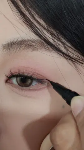 Vẽ mi dưới siêu đơn giản hack mắt long lanh 😋 #LearnOnTikTok #bienhinh #makeup #beautytips #douyin #tutorial 