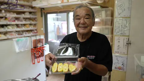 The process of making fake food. A 71-year-old craftsman who has been making fake food for 53 years. #fakefood #craftfood #japantiktok #foodfactory #vegetables