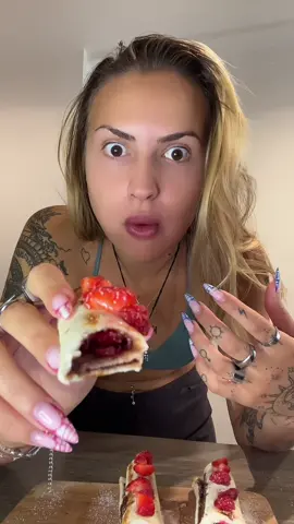 La dégustation des rouleaux fraises nutella 🤤🍓🍫🍞 ig: delia.tulei #degustation #experience #food #asmr #cooking #nourriture #muckbang #longervideos 