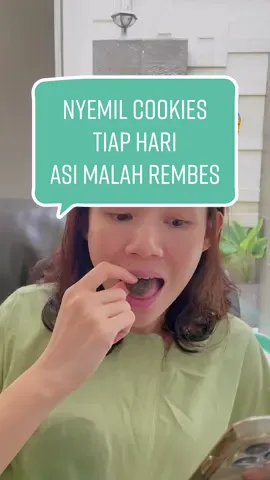 Kadang suka kaget sendiri, ASI sampe rembes gitu tiba-tiba 🤭 Cobain cookies nya deh mom, tapi awas ketahihan ya kalo ASI jadi rembes-rembes gini 😍 #momuung #rekomendasiasibooster #asiboosterterbaik #asibooster #cookiemylkflow #cemilanbusui 