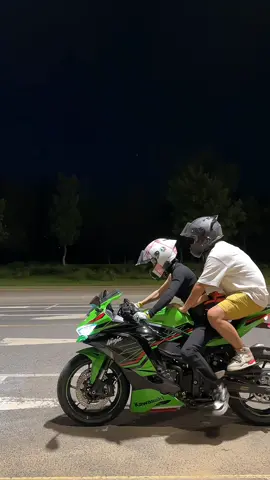 The first thing he does after getting off the moto😅😂🤣#moto #motogirl #bikegirl #motorcycle #motorbike #motolife #bikelover #tiktok #fyp 