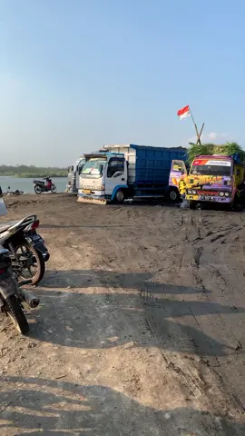😊😊#ternding #jogja24jam #pasirprogosuper #dumptruck #drivermuda😎 #xyzbca #storywhatsapp #trukmaterial #fypシ #trukmaniaindonesia🇲🇨 #tambangpasirprogo #katakata 