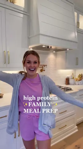 Meal prepping for my family’s meals is a must when we are always busy + on the go! 🏃‍♀️💨This creamy chicken brocolli bake is high protein and so dang good! Perfect for busy weeks ahead to keep you fueled. Let me know if you try it 💫  #familydinneridea #highprotein #highproteinmeals #highproteinmeal #familymealprep #familydinners #pickyeaterapproved 