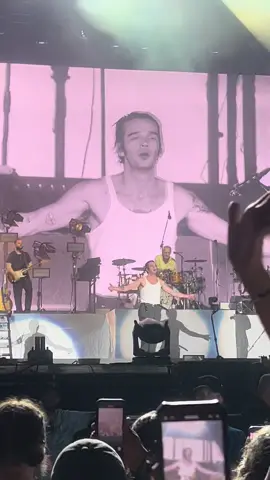 Literally the soundtrack to my teenage years #the1975 #mattyhealy1975 #the1975attheirverybest #the1975live #lollapalooza2023 #ifyouretooshyletmeknow @the1975  @Lollapalooza 