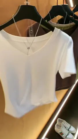 Áo thun nữ cổ tim chất mềm mịn thoáng mát #áothun #áothunnữ #outfitmuahe2023 #xuhuongtiktok2023 #GocLamDep 