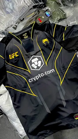 - UFC VENUM AUTHENTIC FIGHT NIGHT 2.0 MEN”S  WALKOUT JERSEY CHAMPION 👑  - Polo Venum x UFC Champion 2.0 negro con lineas doradas 🔥  . . Pregunta por nuestro catálogo y los descuentos 👀 al DM  -Hacemos envios a todo el Peru 🇵🇪 -Productos 100% originales 🇺🇸✈️  . .  #Routedstore #UFC #venum #champtshitt #polosoriginales #polosufc #ufcperu #mma #mmaperu #fightnight #ufcchamp #perumma #shopnow #foryou #trend #trendding #viral #crypto 
