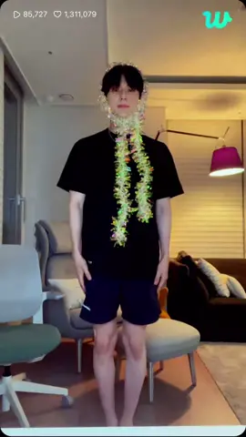 hwang minhyun dancing to super shy on his live with his bday decor wrapped around his head 😂 happy birthday to this cutie 😆🎈🎉 #HAPPY_MINHYUN_DAY #HWANGMINHYUN