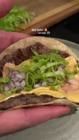 Famoso Big Mac mas na versão fit que fica delicioso e super saudável!🍔🌮😋💚 #emagrecimentosaudavel #perdergordura #alimentacaosaudavel #bigmacsaudavel #perderpeso #dieta #bigmacfit #jantarsaudável 