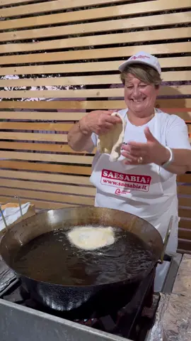 Siete mai stati alla Festa dell’Antica Pizza Cilentana?🍕 Si svolge a Giungano un bellissimo borgo cilentano dal 6 all 11 Agosto ed la pizza trovate tantissimi piatti tipici cilentani, vino e musica folcloristica❤️ #campaniafoodblog #cilento #festadellanticapizzacilentana #pizzacilentana #pizzafritta #sagra 