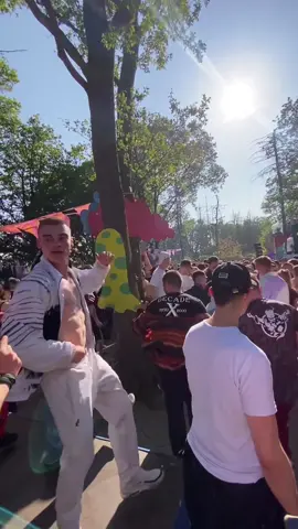 Thqts some seriously fast dance moves 💀 #techno #dance #raver #ravetok 