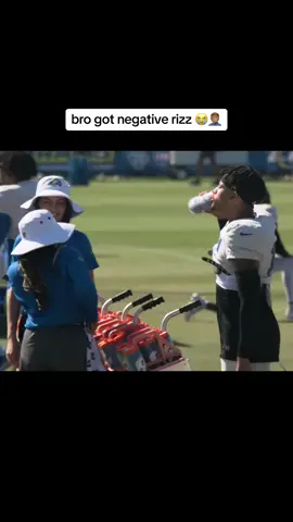 just look at the girls faces 😭🤦🏽‍♂️             #flockrams #goofynfl 