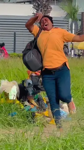 She had no idea the trash was gonna move! #bushmanprank #funny #oseiloopypranks 