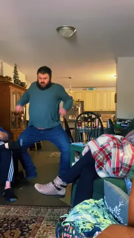 They must be so proud🤣 #family #dancer #dance #entertainment #funny #weird #family #loveyou #dadsoftiktok #MomsofTikTok #wholesome #relatable #throwback #foryou #unique #holidaycountdown 