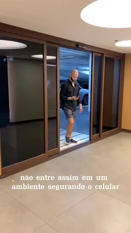 Tenha um bom corpotamento e respeito em todos os ambientes. 👔💼  #consultoriadeimagemmasculina #modamasculina #streetwear #fashion #fashionstyle #moda #mensfashion #outfit #outfitinspiration #lookinspiração #look #lookdodia #gentleman #gentlemen #gentlemanstyle #etiqueta #comoportamento #respeito #viral 