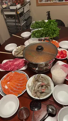 Eating hot pot is like a whole workout but it’s so worth it 😫😫❤️🍚 #hotpot #asian #food #eatwithme #mukbang #raw #salmon #beef #shrimp #enokimushroom #momscooking #birthday #familydinner #seafood #voiceover 