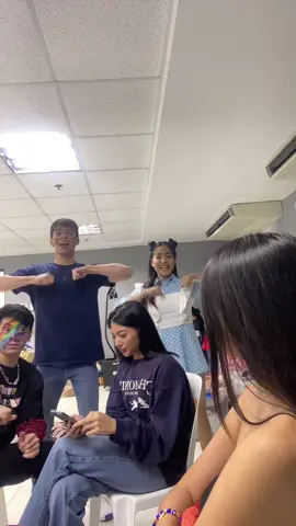mangungulit lang kami sa castmates naming nag kekwentuhan 😂 #guecotwins #foryoupage #theresemalvar #LoveAtFirstRead #fyp 