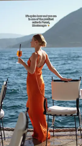 Time for my favorite cocktail 🧡  #dolcevita #elegantstyle #oldmoneyaesthetic #oldmoney #orangedress #vintagestyle #italianmood #italianvibes #montenegro #perast #kotorbay #aperolspritz 