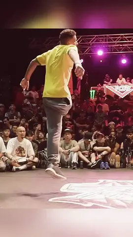 Anyone who has a dream is amazing, the guy danced on one leg, it's amazing! I hope you can keep going