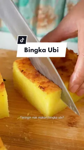 Resipi bingka ubi yang gerenti jadi, tak payah beli dekat luar dah! ✨ Senang sahaja untuk buat di rumah. Yang paling best is resipi ni takda telur atau susu, so semua orang boleh enjoy, tak kira kalau ada allergy atau vegan 🌱🥥 Jangan lupa follow @thekampungvegan 💚 🔸🔸🔸 Kuih Bingka Ubi Kayu 2kg ubi kayu parut 4 cawan atau 1 liter santan 1 sudu kecil serbuk kunyit atau pewarna kuning  1 sudu kecil garam 400g gula pasir  2 sudu besar minyak masak Loyang 26 x 26cm Griskan loyang dengan minyak kemudian lapik dengan kertas parchment, kemudian gris lagi. Bakar dalam ketuhar yang telah dipanaskan pada suhu 190°C selama 1 jam. Sapu bahagian atas dengan sedikit minyak dan bakar selama 30 minit lagi atau sehingga berwarna perang keemasan dan rangup. Biarkan sejuk sepenuhnya sebelum dipotong.  Resipi penuh dengan step by step mendalam ada di www.youtube.com/@TheKampungVegan atau klik link in bio! 🌴 🔸🔸🔸 Kuih Bingka Ubi Kayu (Cassava Cake)  Makes a 26x26cm cake 2kg cassava root, peeled and grated 4 cups or 1 litre of coconut milk 1 tsp turmeric powder or yellow food colouring  1 tsp salt 400g sugar 2 tbsp vegetable oil Grease a 26 x 26cm baking tin then line with parchment paper, then grease again.  Bake in a preheated oven at 190c or 375f for 1 hour. Brush the top with some oil and bake for a further 30 minutes or until it's golden brown and crunchy. Leave to cool completely before slicing. Refrigerate any leftovers, and reheat in the microwave briefly for a softer texture. The full recipe with in depth instructions is at youtube.com/@TheKampungVegan or click the link in bio! 🌴 . . . . . #thekampungvegan #bingkaubi #kuihtradisional #kuihmelayu #vegansinmalaysia #bingkaubikayu #ubikayu #resepisenang #resipimudah 